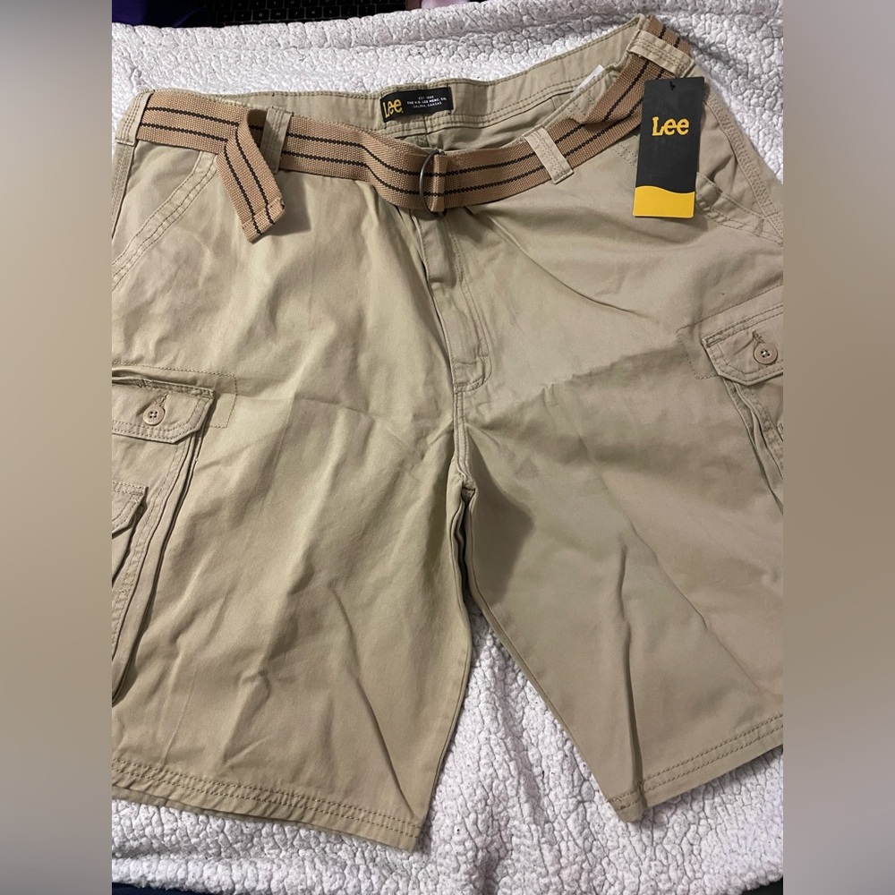 Lee Men's Cargo Shorts with Belt in Beige